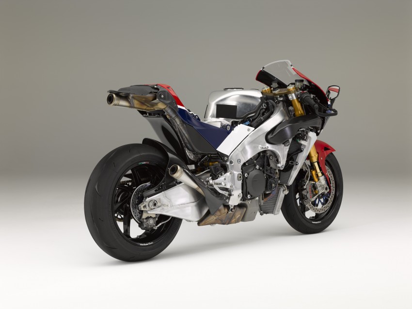 VIDEO: Building the 2016 Honda RC213V-S race replica 428242