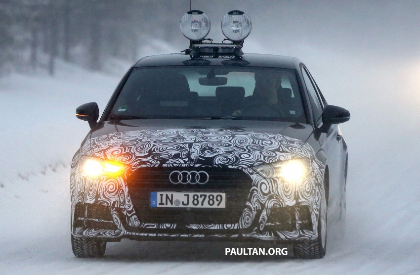SPIED: Audi A3 hatch facelift smiles for the camera 427010