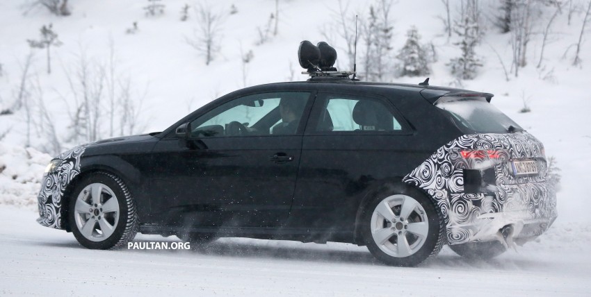 SPIED: Audi A3 hatch facelift smiles for the camera 427019