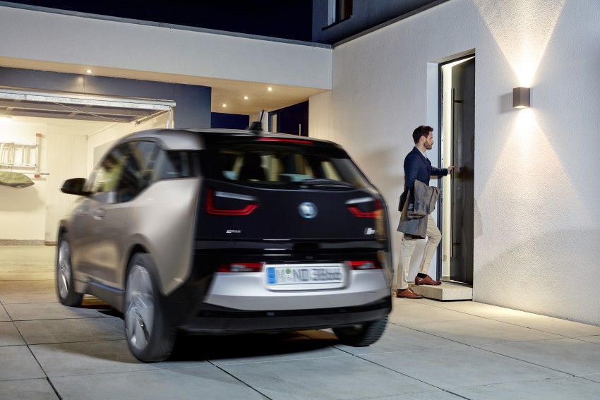 BMW showcases networked mobility technology, including gesture control parking and remote 3D view 425343