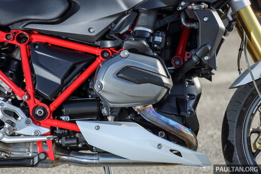 REVIEW: BMW R1200R – iron fist in an iron glove 431348