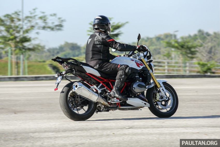 REVIEW: BMW R1200R – iron fist in an iron glove 431360