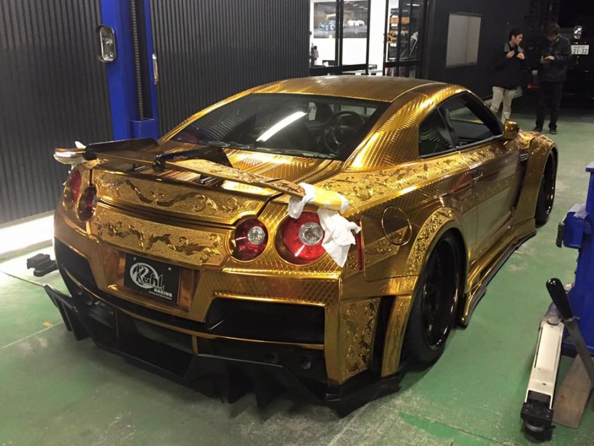 Kuhl Racing and Artisizawa Project Nissan GT-R revealed – the “engraved goldmetal paint Godzilla” 425892