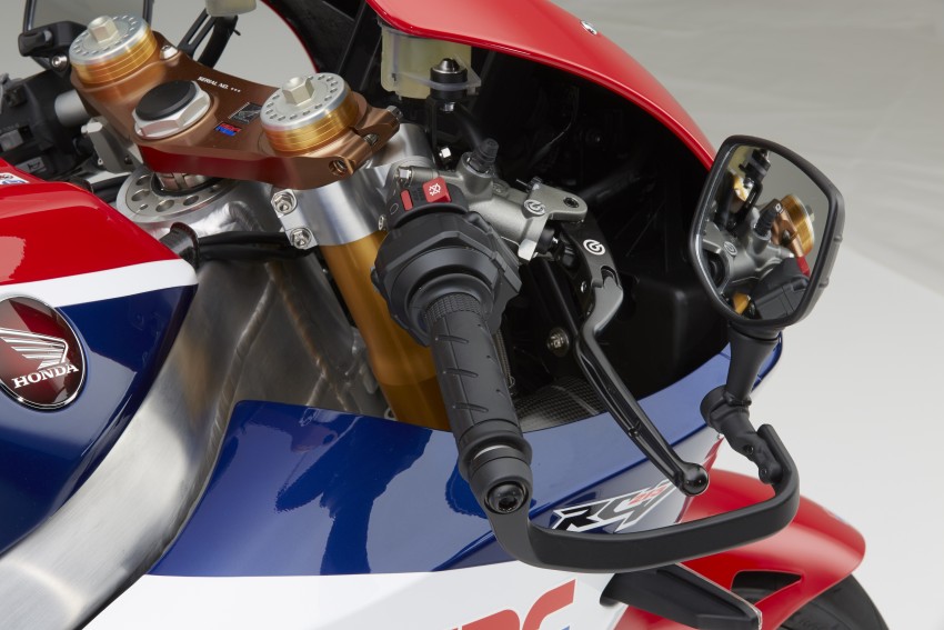 VIDEO: Building the 2016 Honda RC213V-S race replica 428257