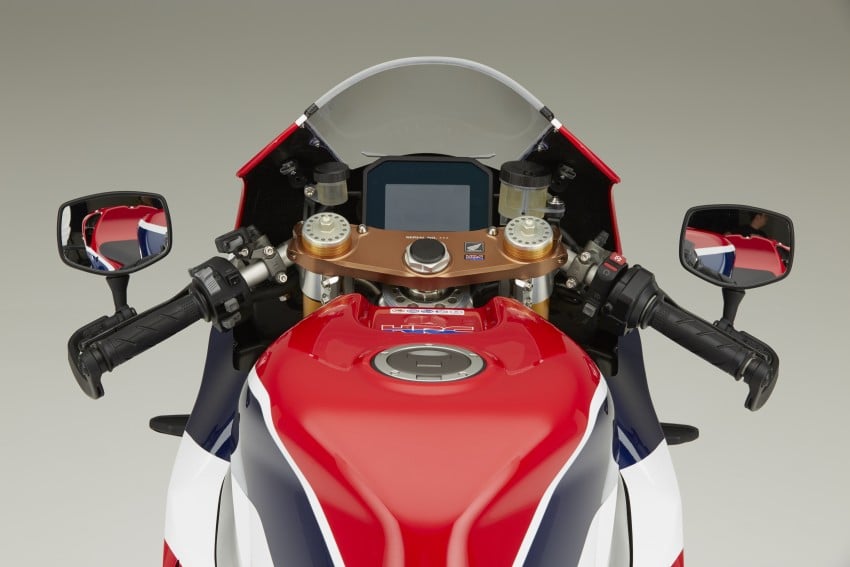 VIDEO: Building the 2016 Honda RC213V-S race replica 428260