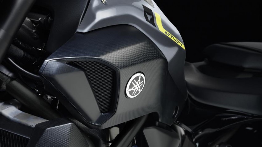 2016 Yamaha MT-07 “Moto Cage” Night Fluo revealed 447312