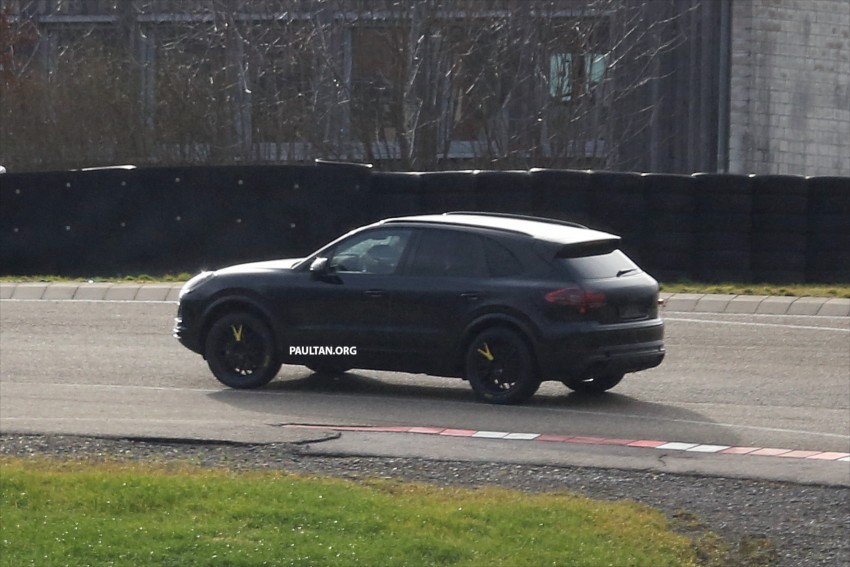 SPYSHOTS: Next-gen Porsche Cayenne out testing 437668