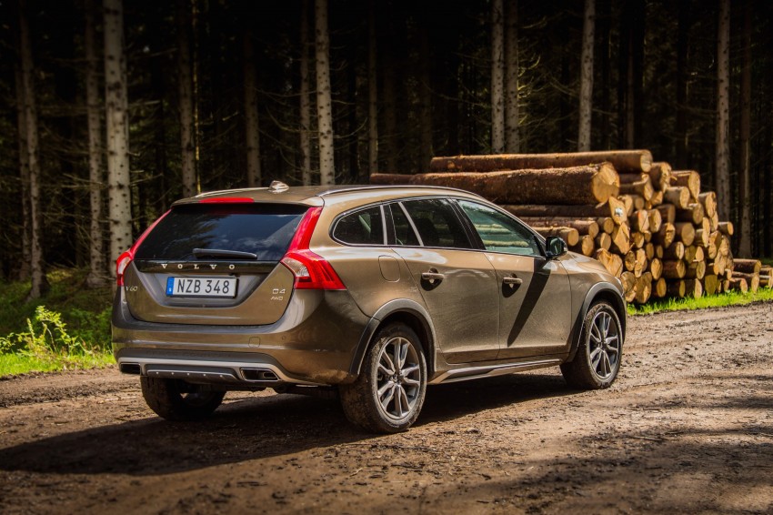 Volvo announces updates for model year 2017 – New safety, connectivity for 90 Series, wheels for 60 Series 449024