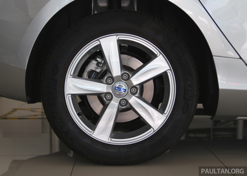Volvo V40 T4 with Drive-E 2.0, limited units – RM176k 445505