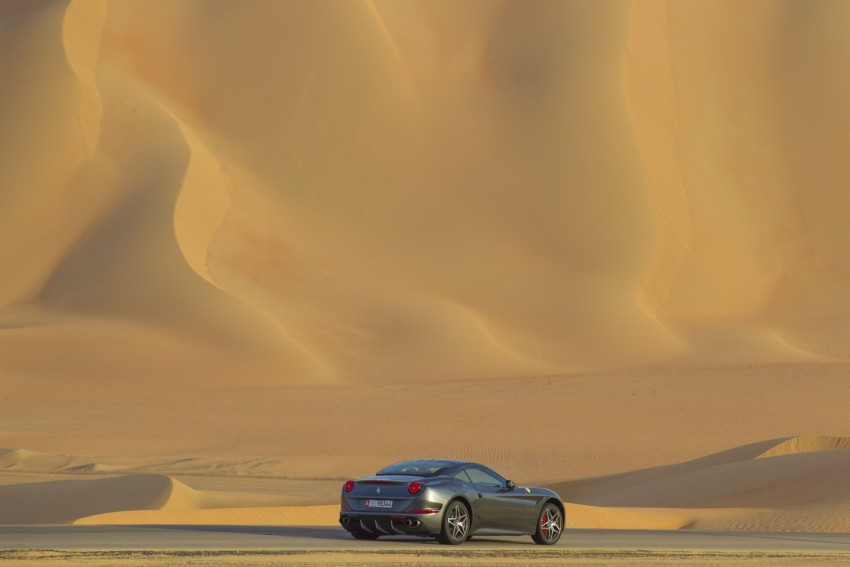 Ferrari California T heads out into the Arabian desert 436731