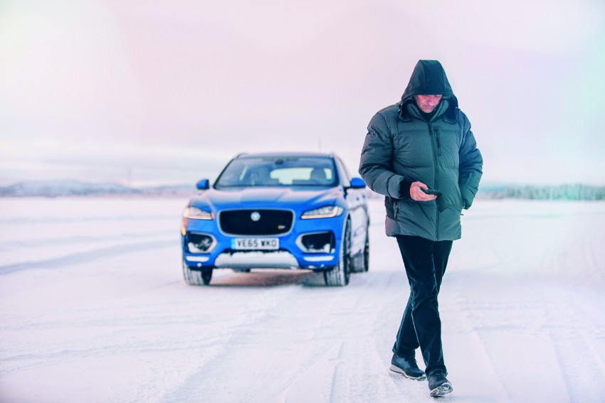 Jose Mourinho goes ice driving in a Jaguar F-Pace 439610