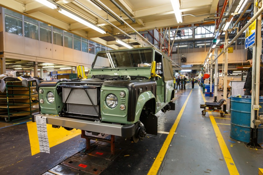 Last of a legend: Land Rover ends Defender line in Solihull, announces Heritage Restoration programme 436934
