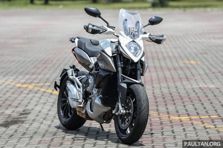REVIEW: 2016 MV Agusta Stradale 800 – hooligan-style motard riding with a pair of saddle-bags 462665