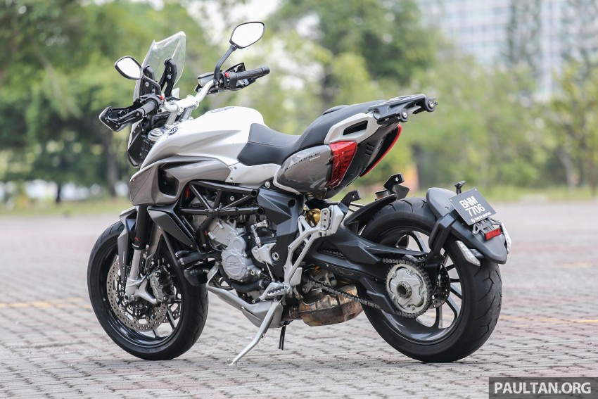 REVIEW: 2016 MV Agusta Stradale 800 – hooligan-style motard riding with a pair of saddle-bags 462717