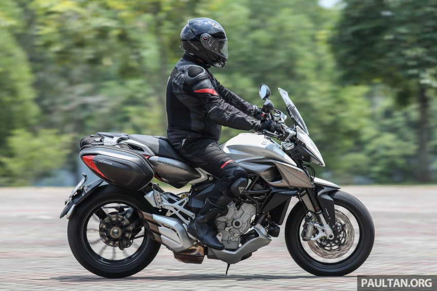 REVIEW: 2016 MV Agusta Stradale 800 – hooligan-style motard riding with a pair of saddle-bags 462732