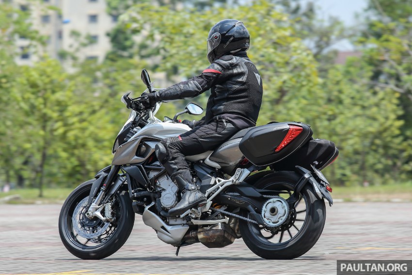 REVIEW: 2016 MV Agusta Stradale 800 – hooligan-style motard riding with a pair of saddle-bags 462734