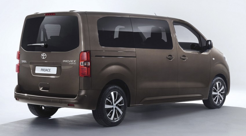 Toyota Proace debuts in Geneva with up to nine seats 456438