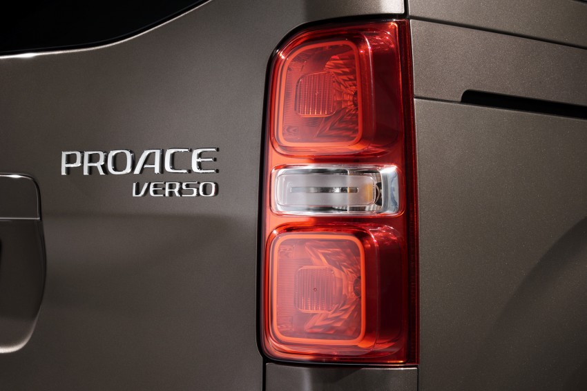 Toyota Proace debuts in Geneva with up to nine seats 456462