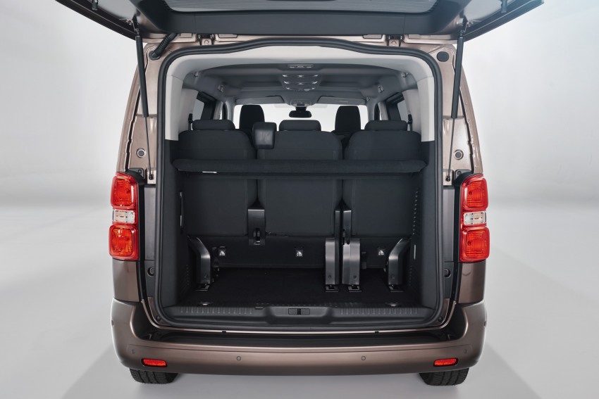 Toyota Proace debuts in Geneva with up to nine seats 456463