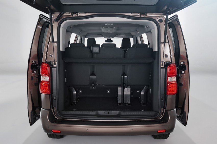 Toyota Proace debuts in Geneva with up to nine seats 456465