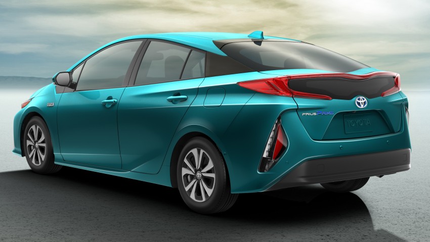 Toyota Prius Prime plug-in hybrid 2017 didedahkan, memerlukan hanya 1.4 liter petrol untuk setiap 100 km 465985