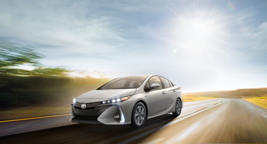 Toyota Prius Prime plug-in hybrid 2017 didedahkan, memerlukan hanya 1.4 liter petrol untuk setiap 100 km 465992