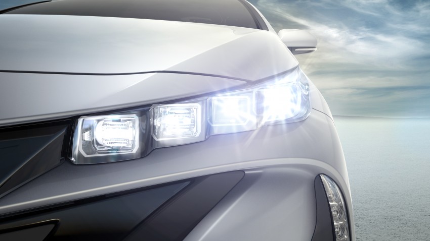 Toyota Prius Prime plug-in hybrid 2017 didedahkan, memerlukan hanya 1.4 liter petrol untuk setiap 100 km 465980