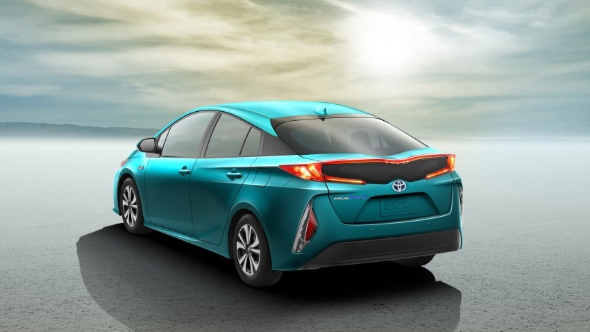 Toyota Prius Prime plug-in hybrid 2017 didedahkan, memerlukan hanya 1.4 liter petrol untuk setiap 100 km 465982