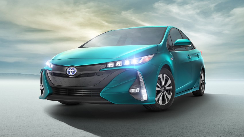 Toyota Prius Prime plug-in hybrid 2017 didedahkan, memerlukan hanya 1.4 liter petrol untuk setiap 100 km 465983
