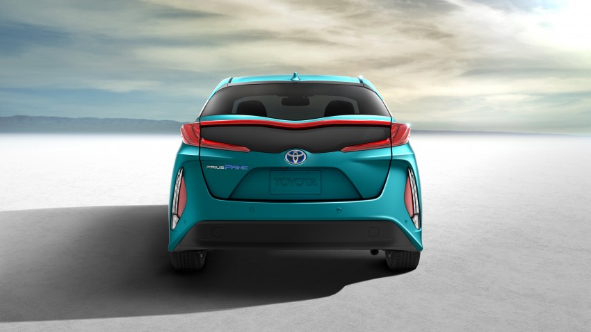 Toyota Prius Prime plug-in hybrid 2017 didedahkan, memerlukan hanya 1.4 liter petrol untuk setiap 100 km 465988