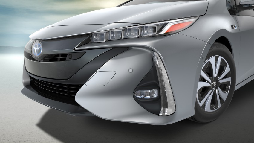 Toyota Prius Prime plug-in hybrid 2017 didedahkan, memerlukan hanya 1.4 liter petrol untuk setiap 100 km 465984
