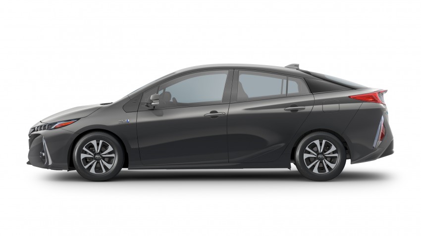 Toyota Prius Prime plug-in hybrid 2017 didedahkan, memerlukan hanya 1.4 liter petrol untuk setiap 100 km 465996