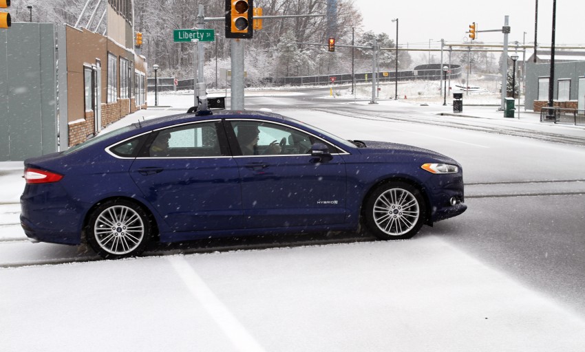 Ford Fusion Hybrid – self-driving demo in the snow 459025