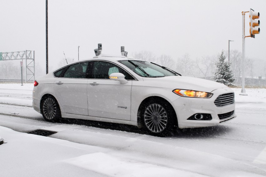 Ford Fusion Hybrid – self-driving demo in the snow 459029