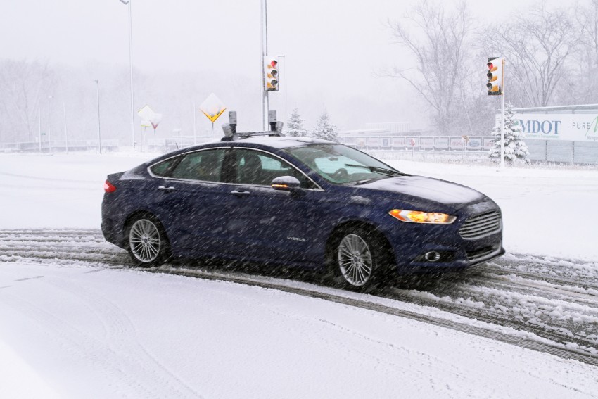 Ford Fusion Hybrid – self-driving demo in the snow 459030