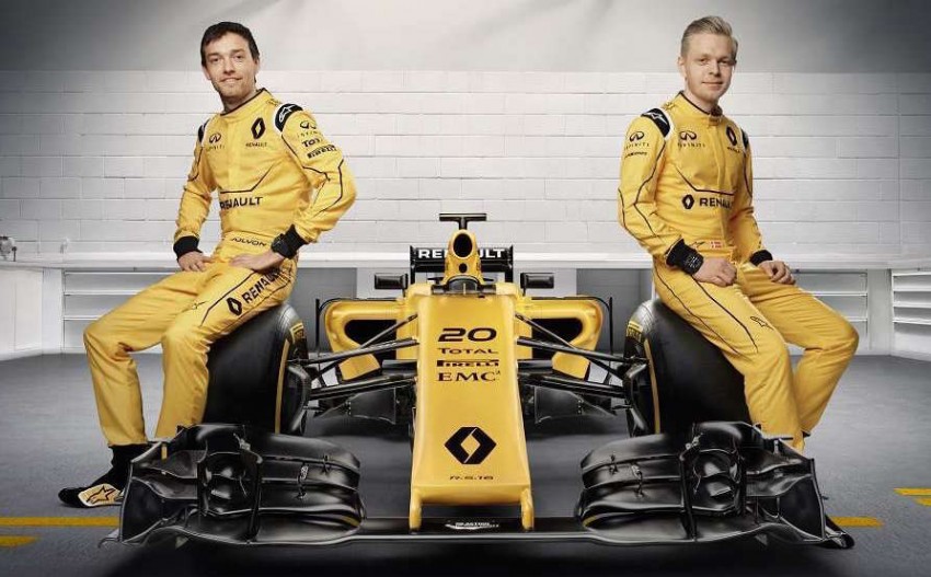 VIDEO: New 2016 Renault F1 livery surfs to shore 462169