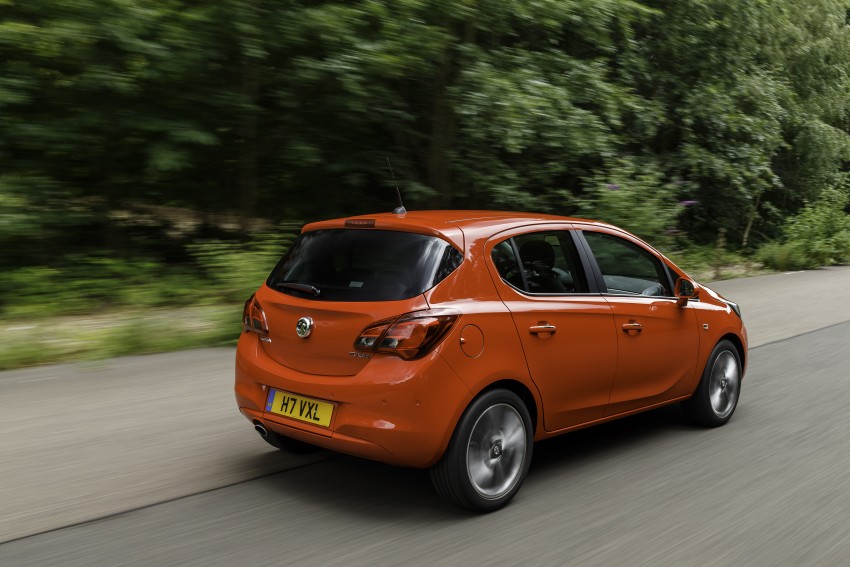 VIDEO: Dog parallel parks the Opel/Vauxhall Corsa 465174