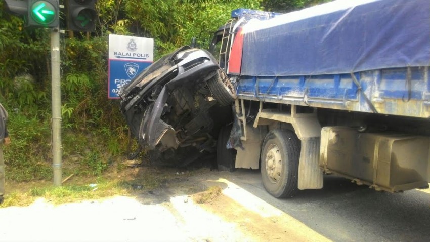 14 kenderaan terbabit kemalangan di Persiaran Mokhtar Dahari – tiada kematian dilaporkan 463620