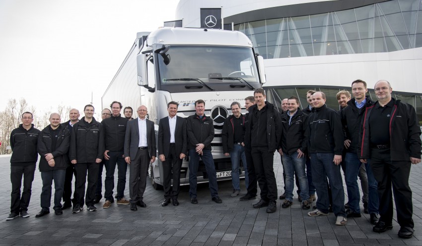 Driverless Mercedes Actros team heads to Rotterdam 471811