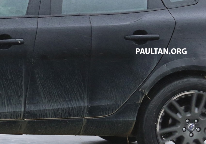 SPYSHOTS: Volvo XC40 test mule captured once again 474011