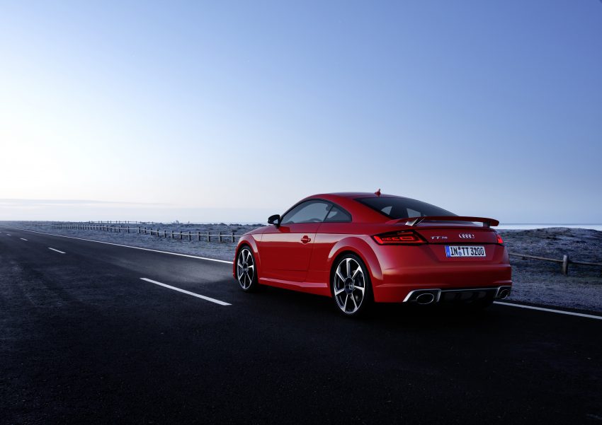 Audi TT RS Coupe dan Roadster baharu berkuasa 400 hp membuat penampilan sulung di Beijing Motor Show 483398