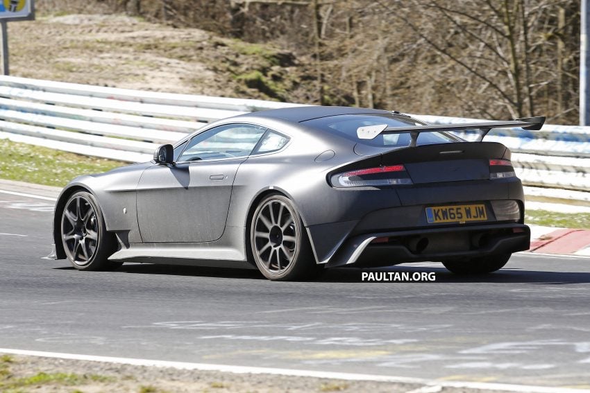 SPIED: Aston Martin Vantage GT8 testing on track 478329