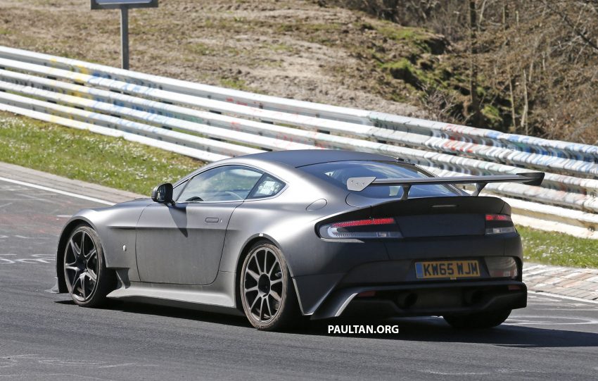 SPIED: Aston Martin Vantage GT8 testing on track 478327