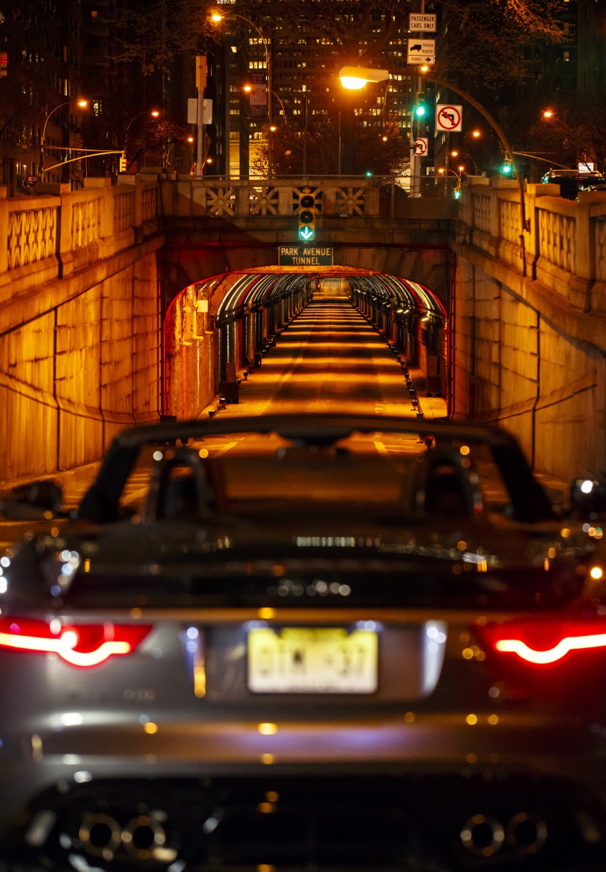 VIDEO: Jaguar F-Type SVR roars through NYC tunnel 470965