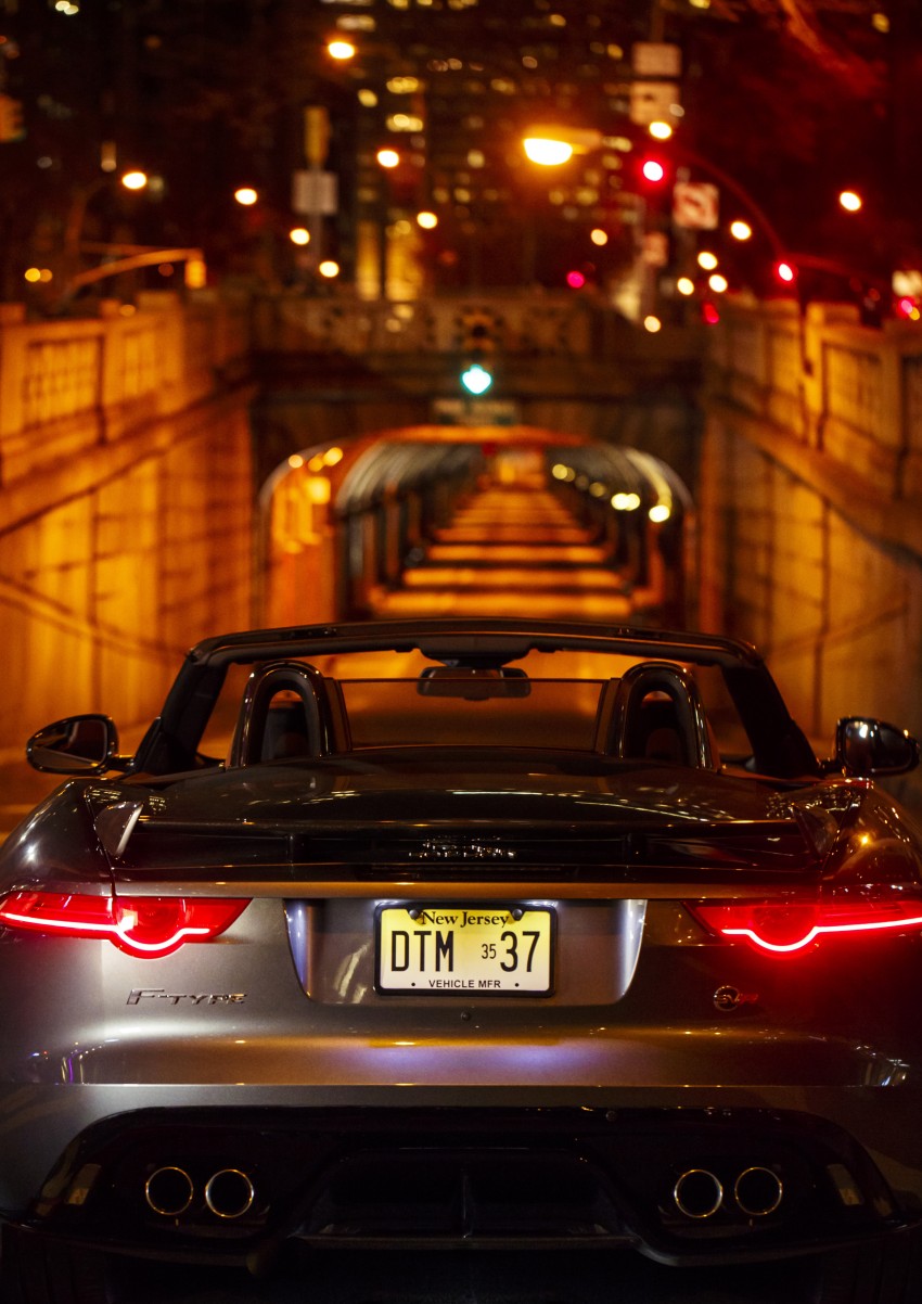 VIDEO: Jaguar F-Type SVR roars through NYC tunnel 470967