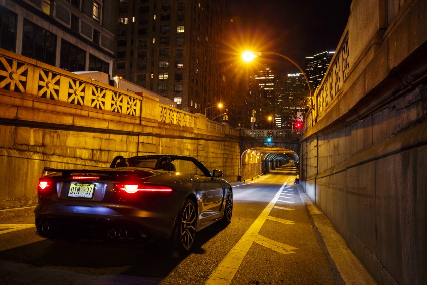 VIDEO: Jaguar F-Type SVR roars through NYC tunnel 470971