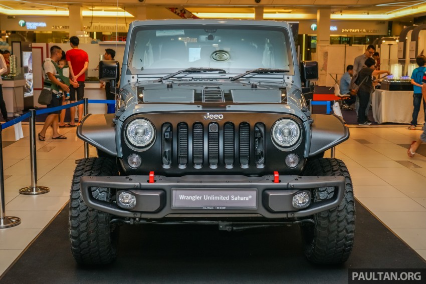 Jeep Wrangler Unlimited Sahara “Batwrangler” – hanya sebuah dibina, padat dengan aksesori Mopar 471398