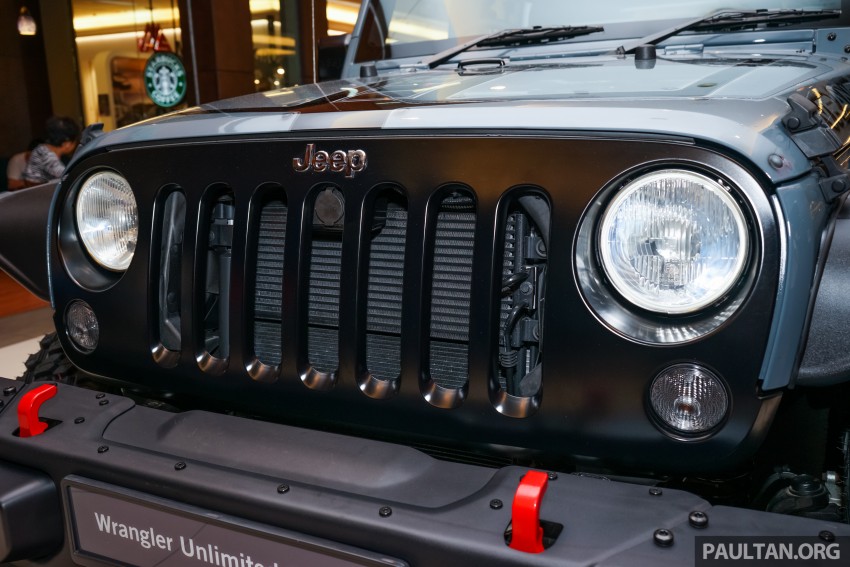 Jeep Wrangler Unlimited Sahara “Batwrangler” – hanya sebuah dibina, padat dengan aksesori Mopar 471394