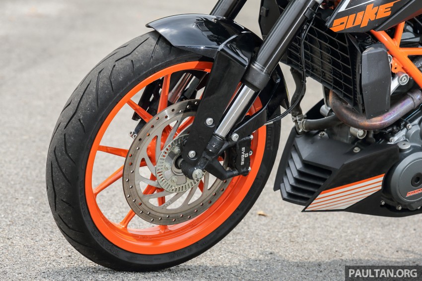 REVIEW: 2016 KTM Duke 250 and RC250 – good handling and good looks at an entry-level price 472558