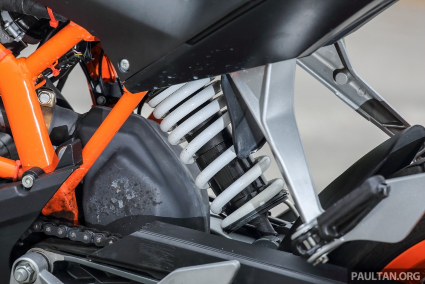 REVIEW: 2016 KTM Duke 250 and RC250 – good handling and good looks at an entry-level price 472567